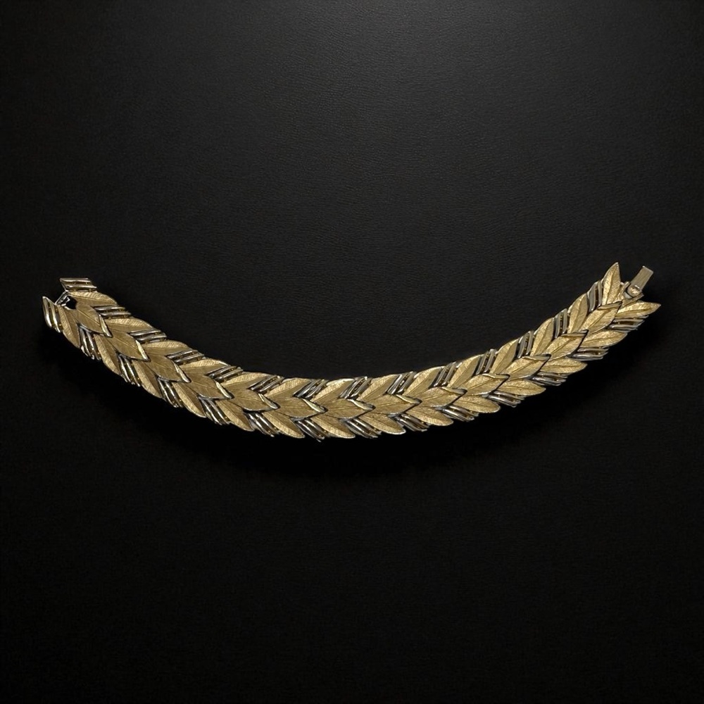 Vintage Trifari 1950s Gold Link Bracelet. 7 Inches Length. Signed